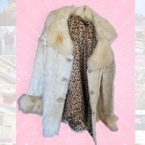 Vintage Fur coat 🧥 with floral designs